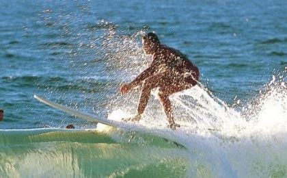 Le surf, parmi les nombreuses activités à proximité