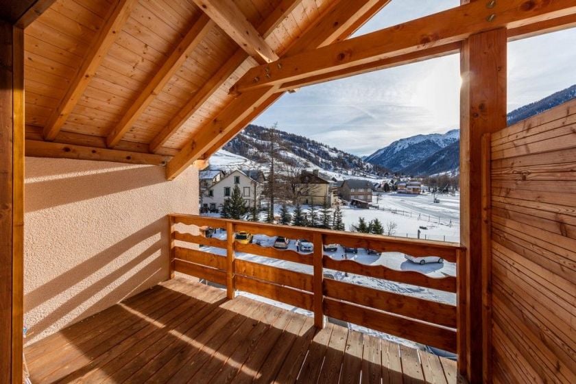 La station d'Abries vue depuis les balcons de la résidence Les Balcons du Viso